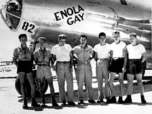 http://upload.wikimedia.org/wikipedia/commons/thumb/7/70/B-29_Enola_Gay_w_Crews.jpg/220px-B-29_Enola_Gay_w_Crews.jpg